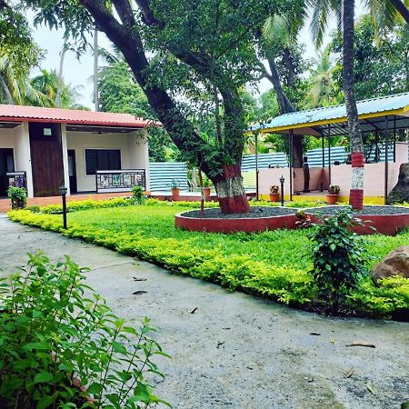 Отель Happy Holiday Alibaug Алибаг Экстерьер фото