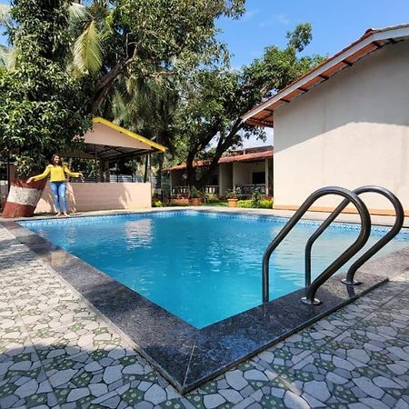 Отель Happy Holiday Alibaug Алибаг Экстерьер фото